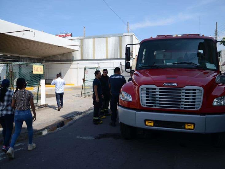 Se incendia vehículo que se encontraba estacionado en centro de verificación