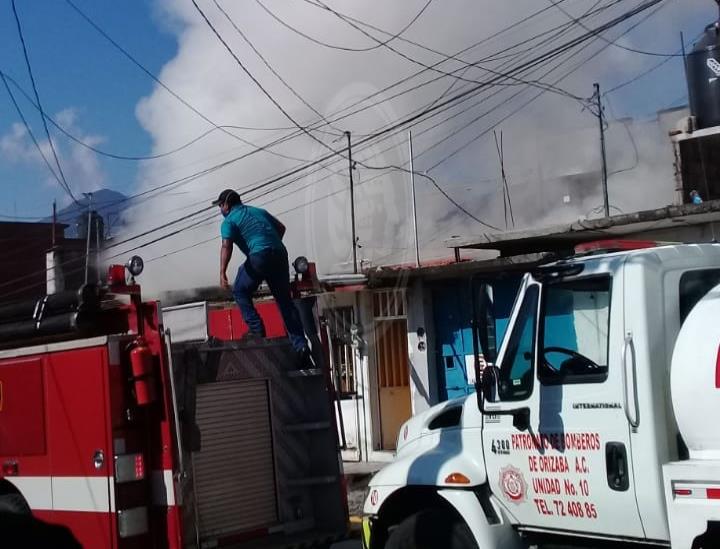 Se registra incendio en Orizaba; una vivienda calcinada