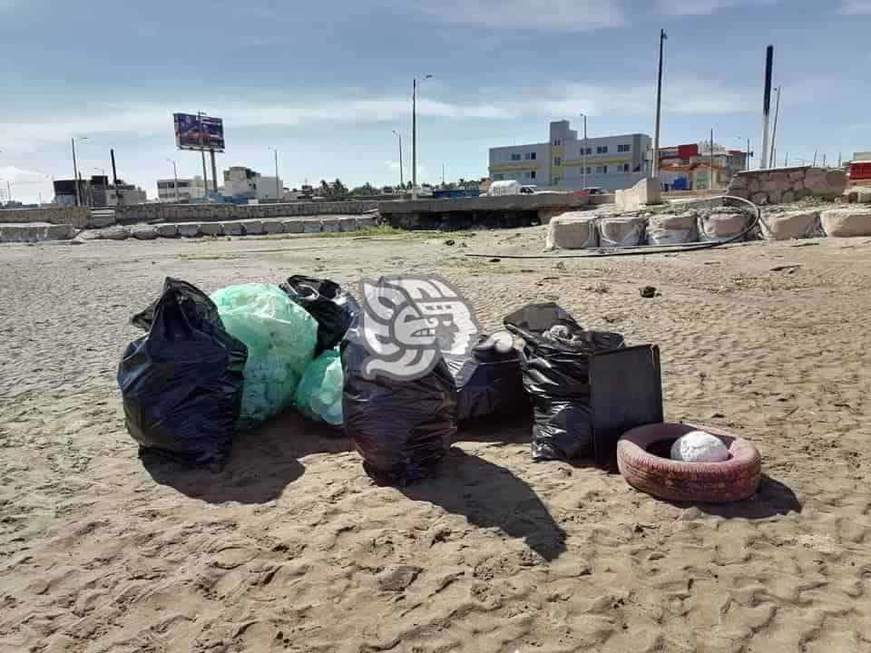 Organizan ciudadanos limpieza de la playa de Coatzacoalcos