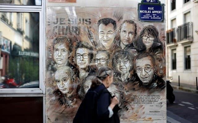 ‘Charlie Hebdo’ vuelve a publicar polémicas caricaturas de Mahoma