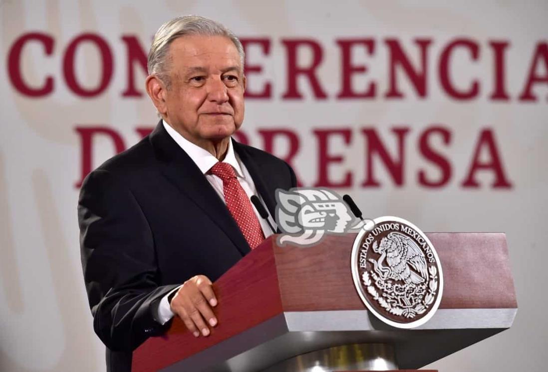 Acusa AMLO al INE por censuarle spot y consulta sobre expresidentes