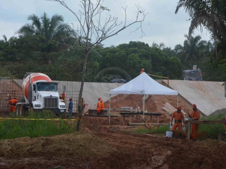 Inspecciona Octavio Romero campos petroleros en el sur de Veracruz