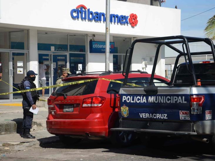 Muere hombre afuera de sucursal bancaria de Veracruz