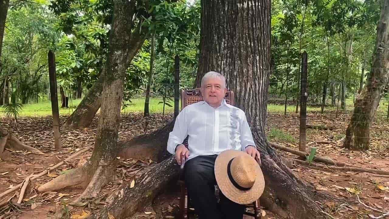 Celebra AMLO negativa de registro al partido de Felipe Calderón