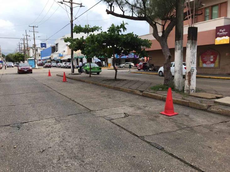 Prohíben estacionamiento doble fila en Centro de Coatzacoalcos