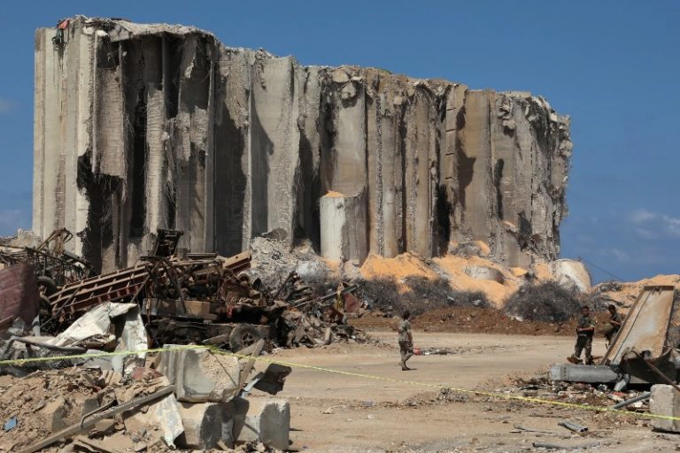 “No hay señales de vida” en escombros de edificio en Beirut