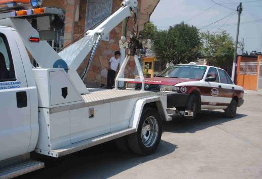 Grúas de Córdoba realizan cobros fuera de la ley en Orizaba