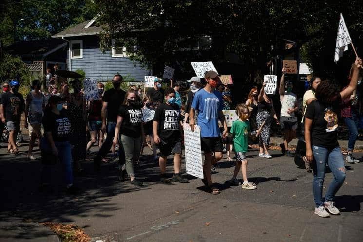 Más de 50 detenidos en protestas contra racismo, en Portland