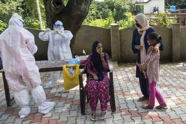 India, epicentro de la pandemia; en un día, más de 90 mil casos