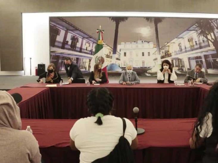 Familiares de colectivas que tomaron CNDH se reúnen con Gobernación