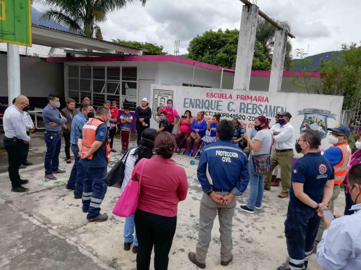 Reubicarán a 6 familias en Huiloapan