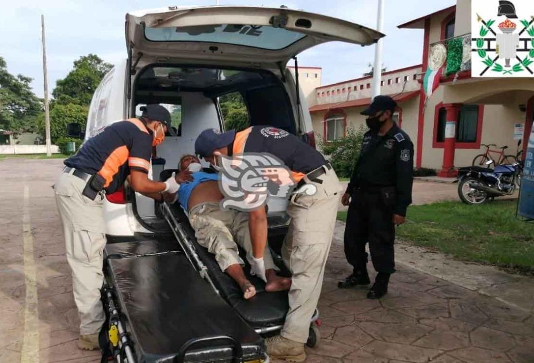 Auxilia PC y DIF a dos hombres en situación de abandono en Acayucan