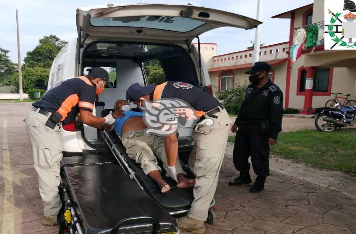 Auxilia PC y DIF a dos hombres en situación de abandono en Acayucan