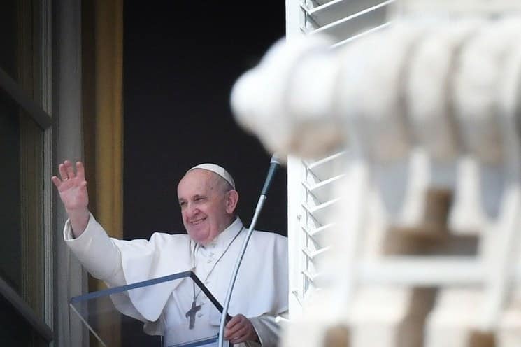 Vaticano suspende audiencias generales del papa ante repunte de casos de COVID-19