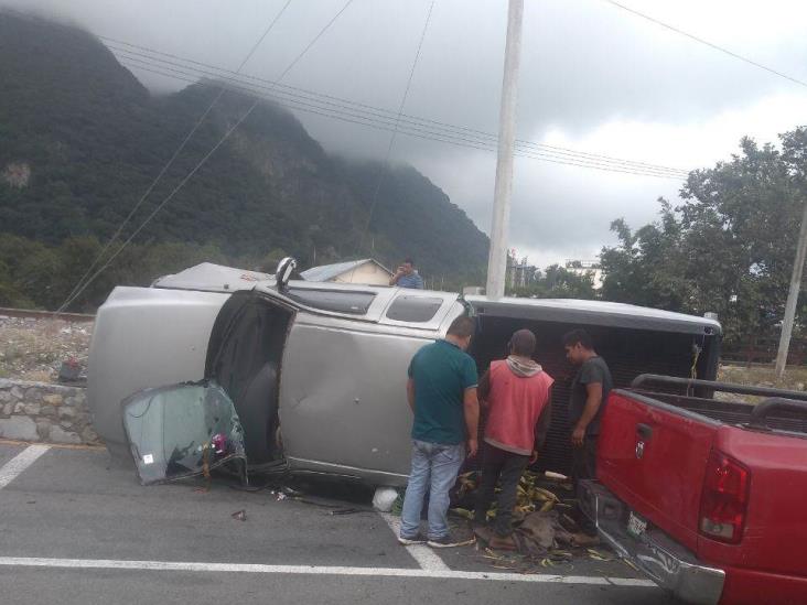 Dos personas lesionadas en volcadura en Orizaba