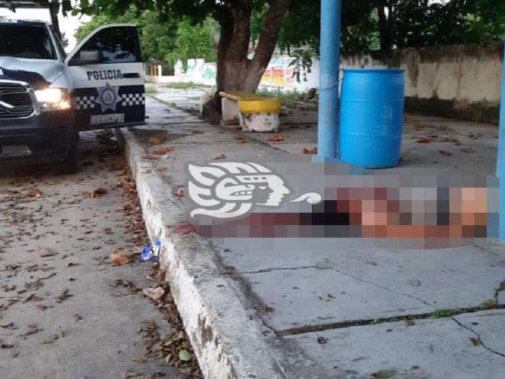 La asesinan a cuchilladas en San Juan; esposo, probable feminicida