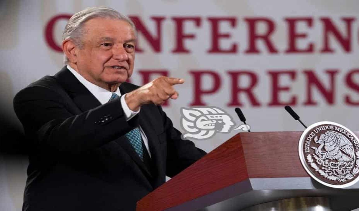 Tras cierre de panteones, AMLO invita al pueblo a montar ofrendas en sus casas