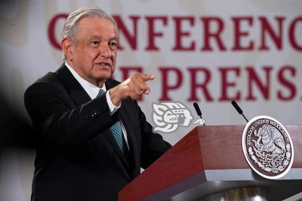 Tras cierre de panteones, AMLO invita al pueblo a montar ofrendas en sus casas