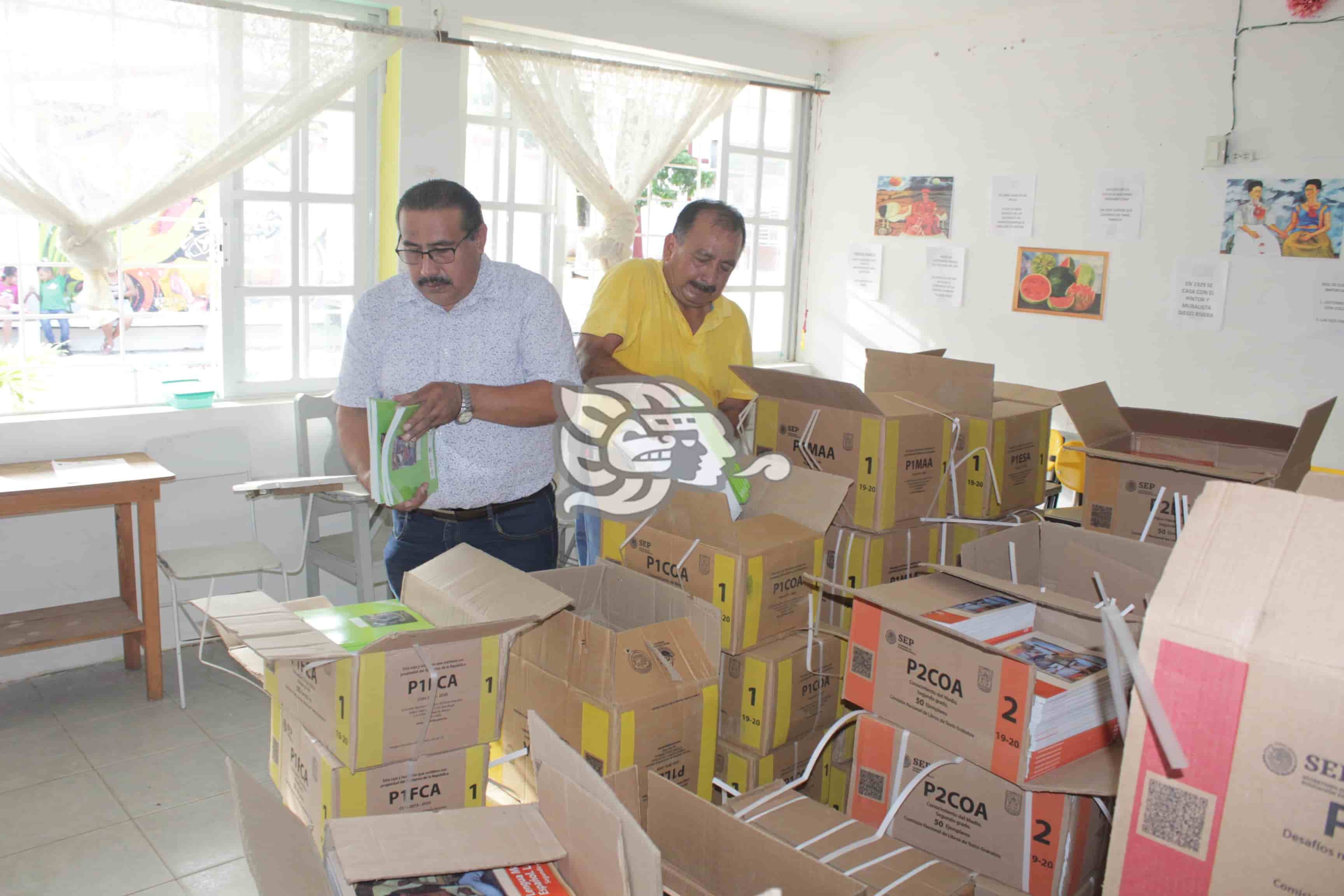 Más de 8 mil alumnos de Agua Dulce no han recibido libros