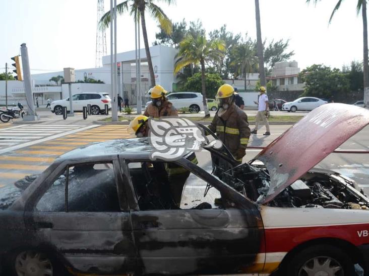 Se incendia vehículo en calles de Boca del Río