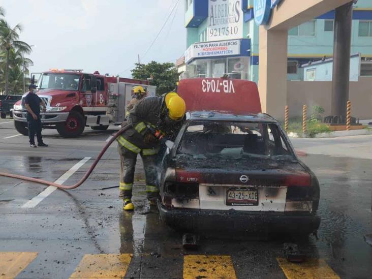 Se incendia vehículo en calles de Boca del Río