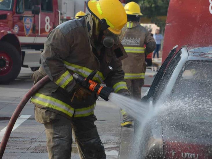 Se incendia vehículo en calles de Boca del Río