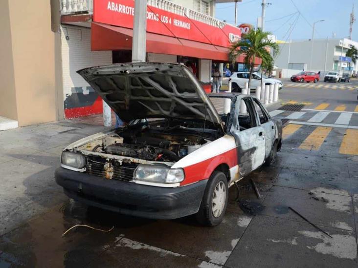 Se incendia vehículo en calles de Boca del Río