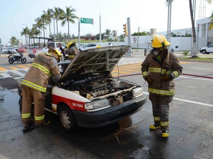 Se incendia vehículo en calles de Boca del Río