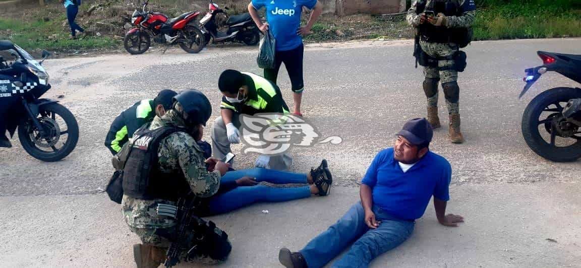 Accidente de motocicletas en Acayucan; enfermero y su pareja lesionados