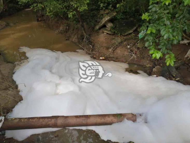 Contaminación del arroyo afecta a habitantes de Ixhuatlán del Sureste