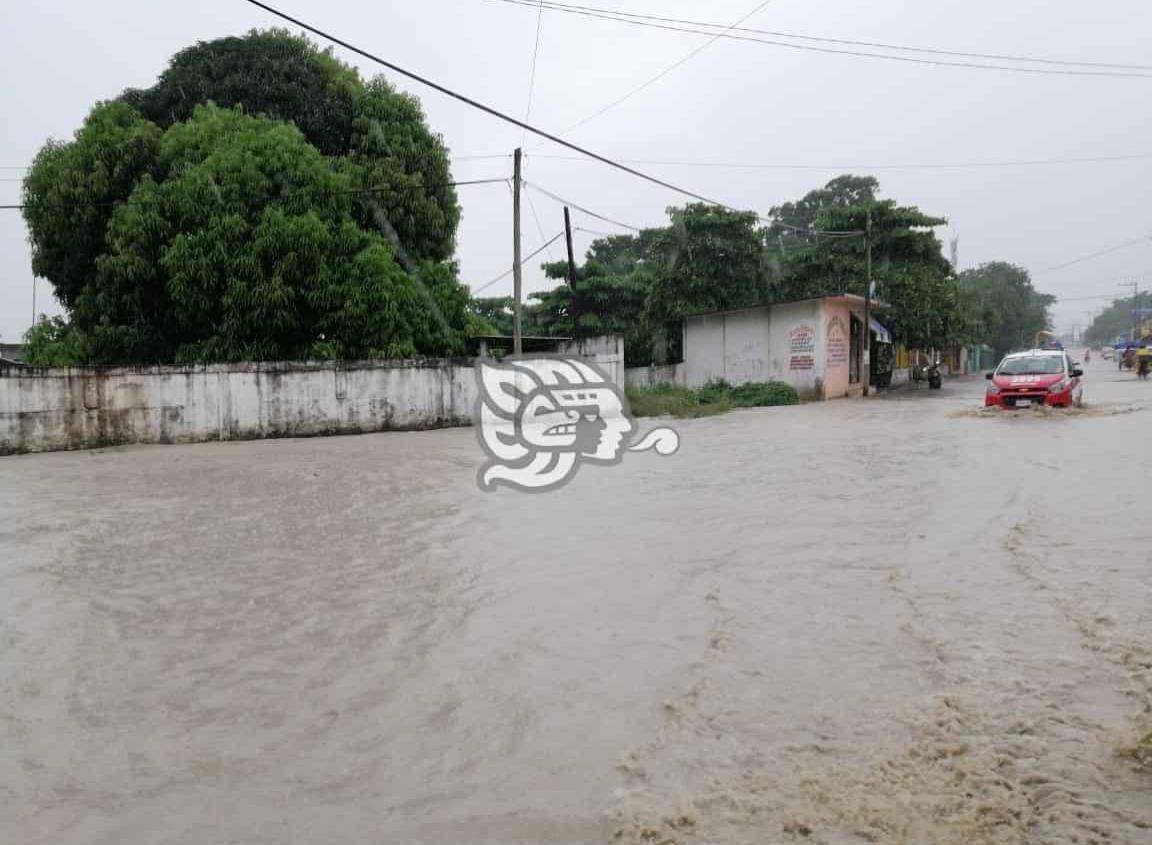 Lluvias dejaron encharcamientos en calles de Minatitlán