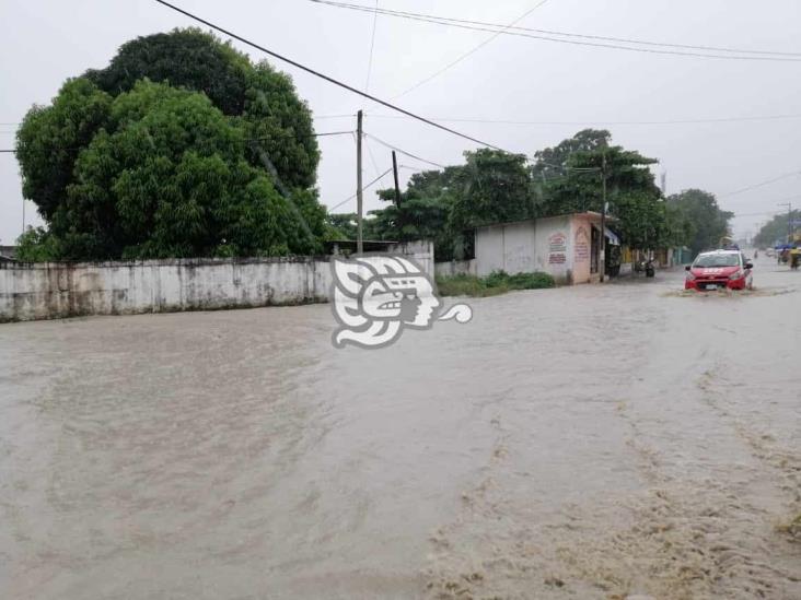 Lluvias dejaron encharcamientos en calles de Minatitlán