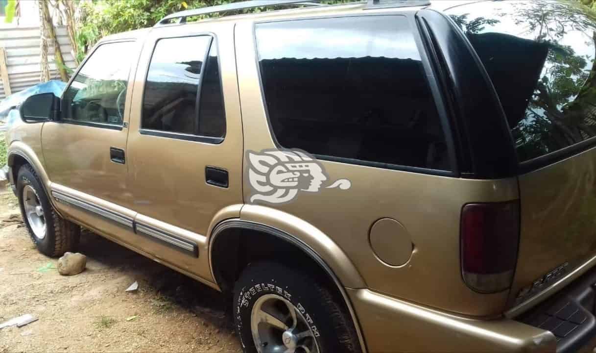 Se llevan camioneta en la colonia Manuel Ávila Camacho