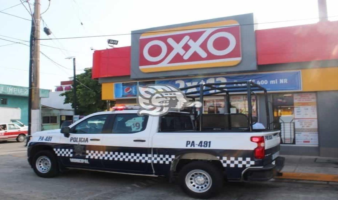 Asaltan 6 tiendas Oxxo y una farmacia durante el domingo en Coatzacoalcos