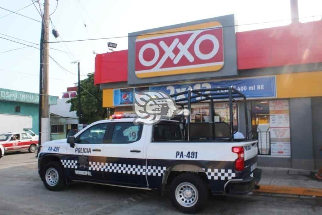 Asaltan 6 tiendas Oxxo y una farmacia durante el domingo en Coatzacoalcos