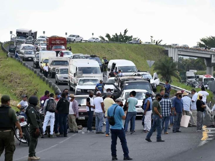 Desquician la Xalapa-Veracruz; acusan altos cobros de CFE