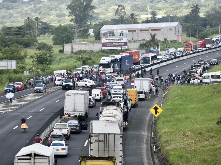 Desquician la Xalapa-Veracruz; acusan altos cobros de CFE