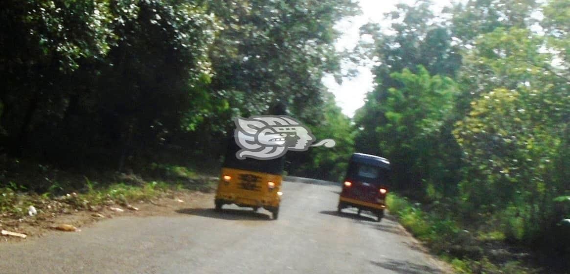 Taxistas vs mototaxis, conflicto interminable en sierra de Soteapan