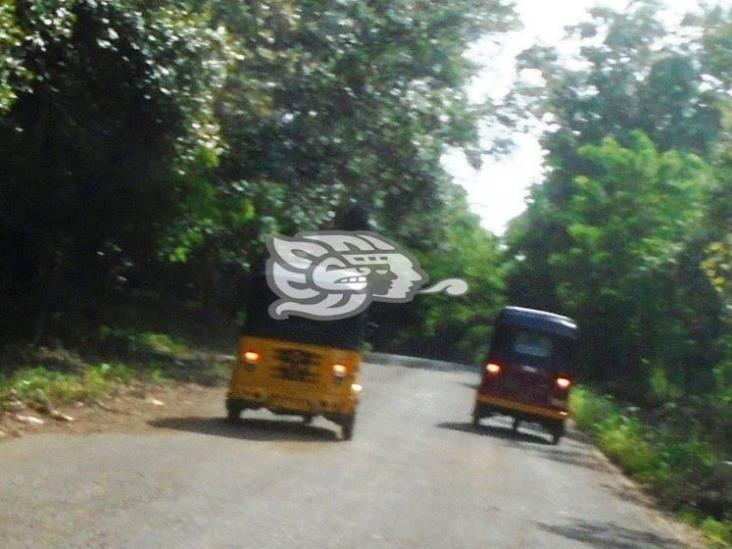 Taxistas vs mototaxis, conflicto interminable en sierra de Soteapan