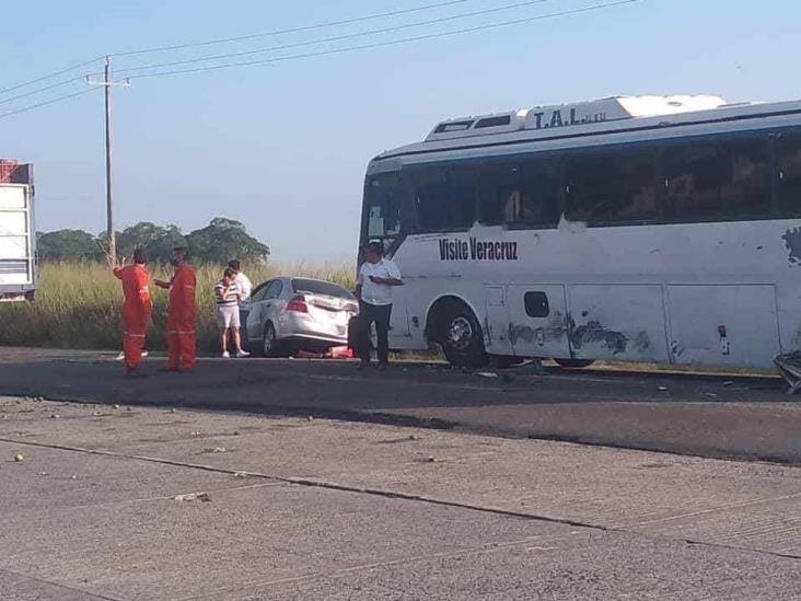 Se registra carambola de al menos 3 vehículos en carretera federal 180