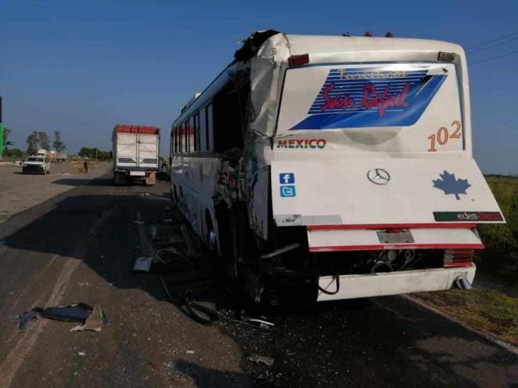 Se registra carambola de al menos 3 vehículos en carretera federal 180