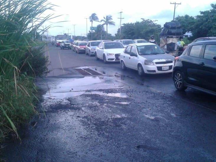 Peligroso hoyanco poncha 11 autos frente a Laguna Real