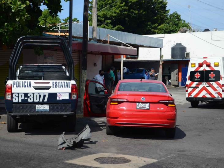 Se registra aparatoso choque entre patrulla de policía estatal y vehículo particular