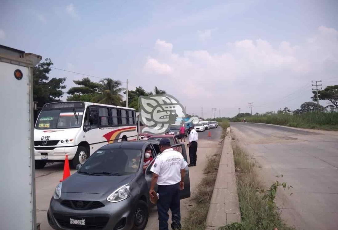 Endurecen operativos de tránsito en accesos a Mina y Cosolea