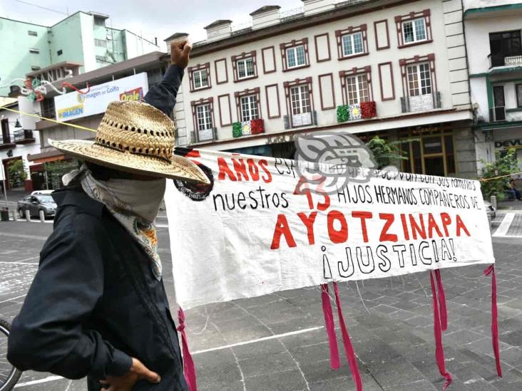 Recuerdan en Xalapa a los 43 normalistas de Ayotzinapa