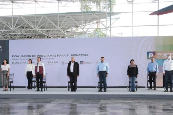 López Obrador confirmó las acciones para un mejor futuro para Veracruz: Cazarín