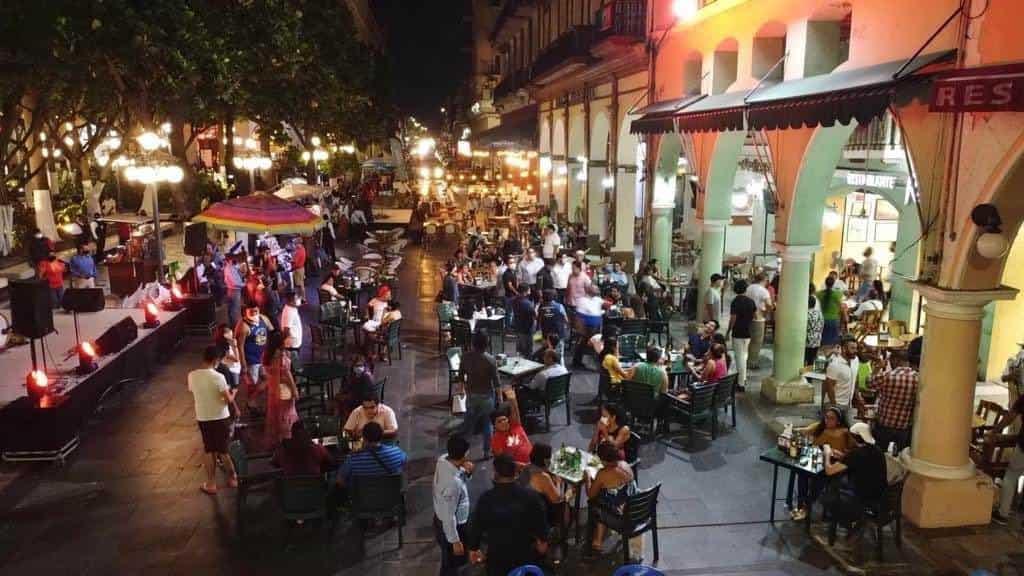 Fiesta de semáforo naranja en Portales de Veracruz