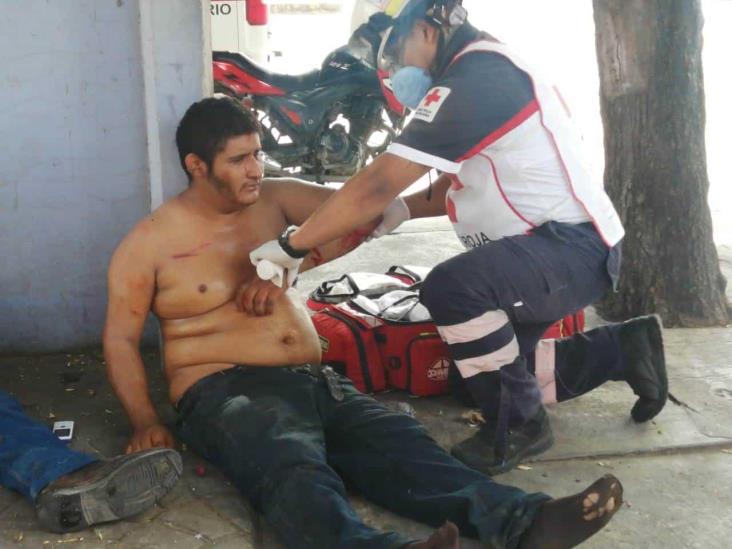 Asaltan y lesionan a dos hombres en Veracruz