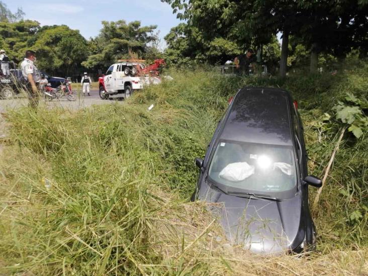 Se registra volcadura de camioneta en carretera federal 140 Veracruz Xalapa