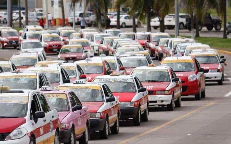 Buscan taxistas convenio con aseguradoras; afirman sufrir crisis ante pandemia